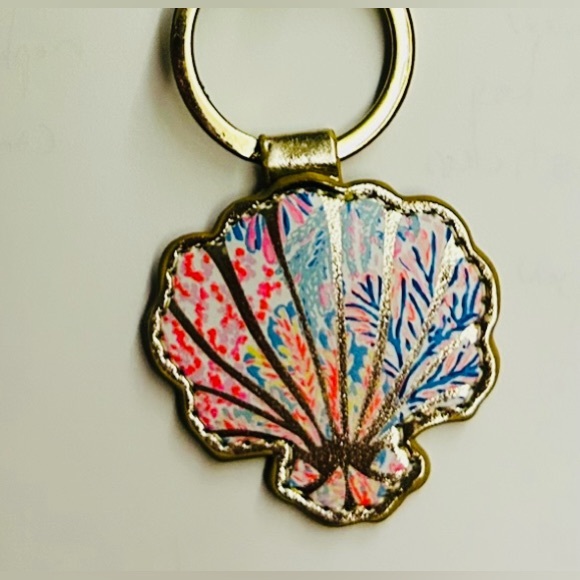New Lilly Pulitzer Wristlet Keychain Seashell featured in Splashdance Summer - Picture 2 of 12